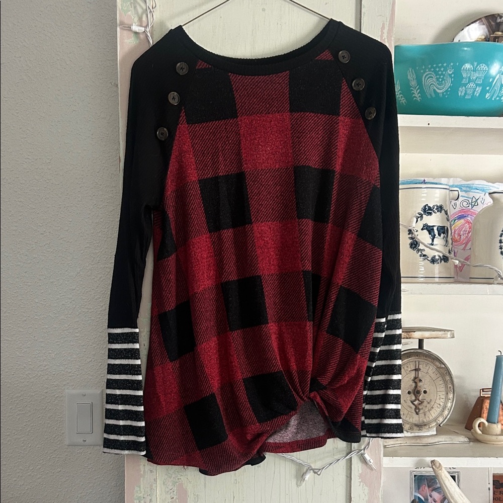 Women’s Buffalo Plaid Button-Shoulder Knit Top - Red & Black